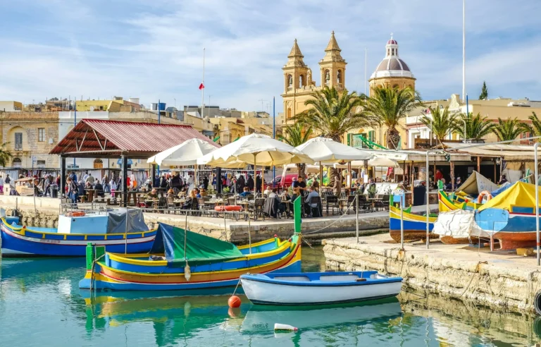 Μάλτα, γαλάζια λιμνοθάλασσα στο Κομίνο — ταξίδι Travelholi